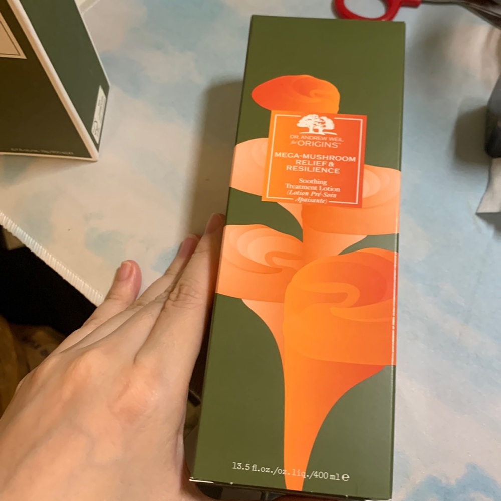 New Origins Mega-Mushroom Relief Resilience Smoothing Treatment Lotion 13.5fl oz